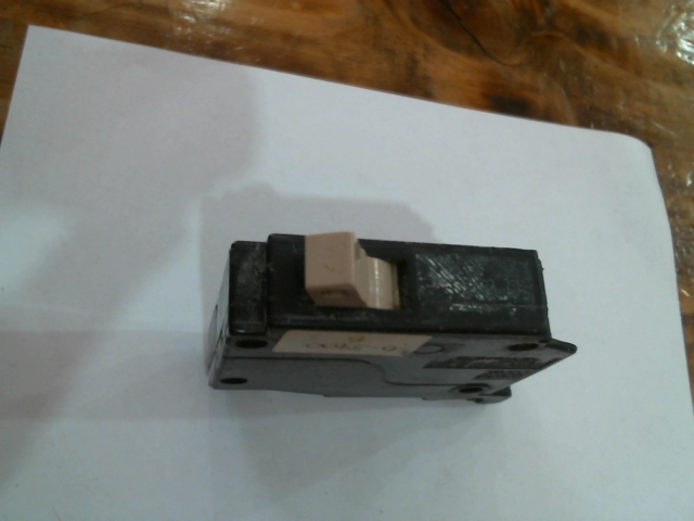 Precio 8 000,00 20amp  breaker de