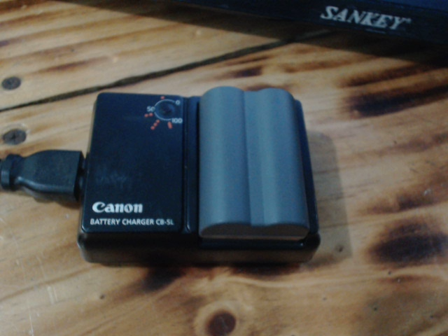 Precio 15 000,00 canon  cargador y bateria