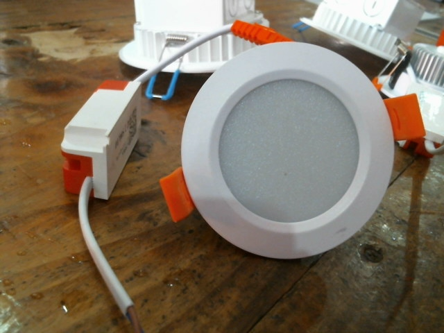 Precio 2 500,00 pequeña  luz led
