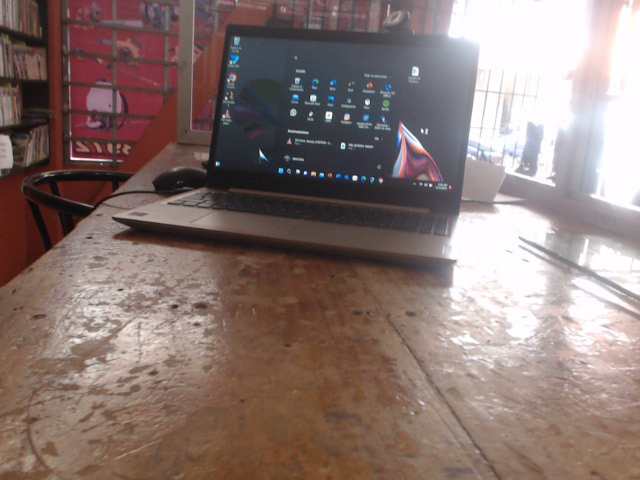 Precio 100 000,00 lenovo  laptop