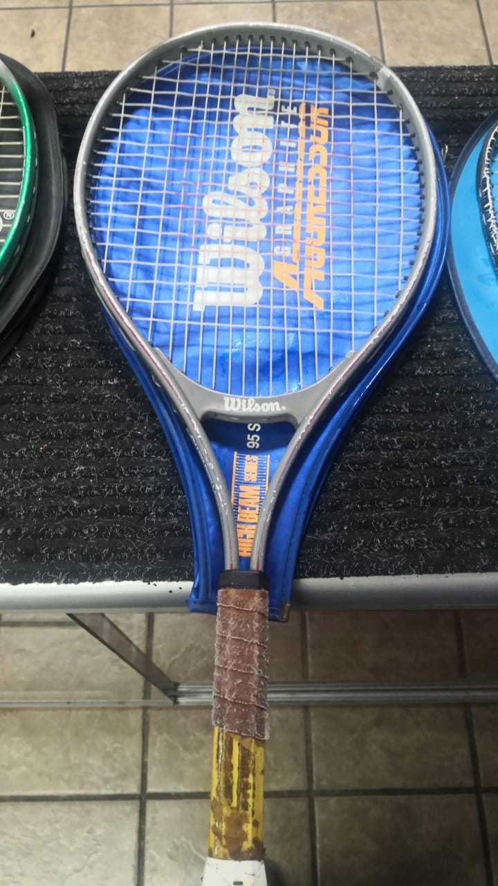Precio 20 000,00 wilson  raqueta de tenis con estuche