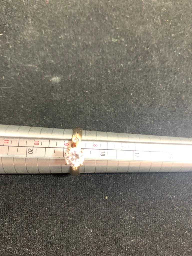 Precio 87 500,00   Anillodecompromis piedra blanca y 2pequenas