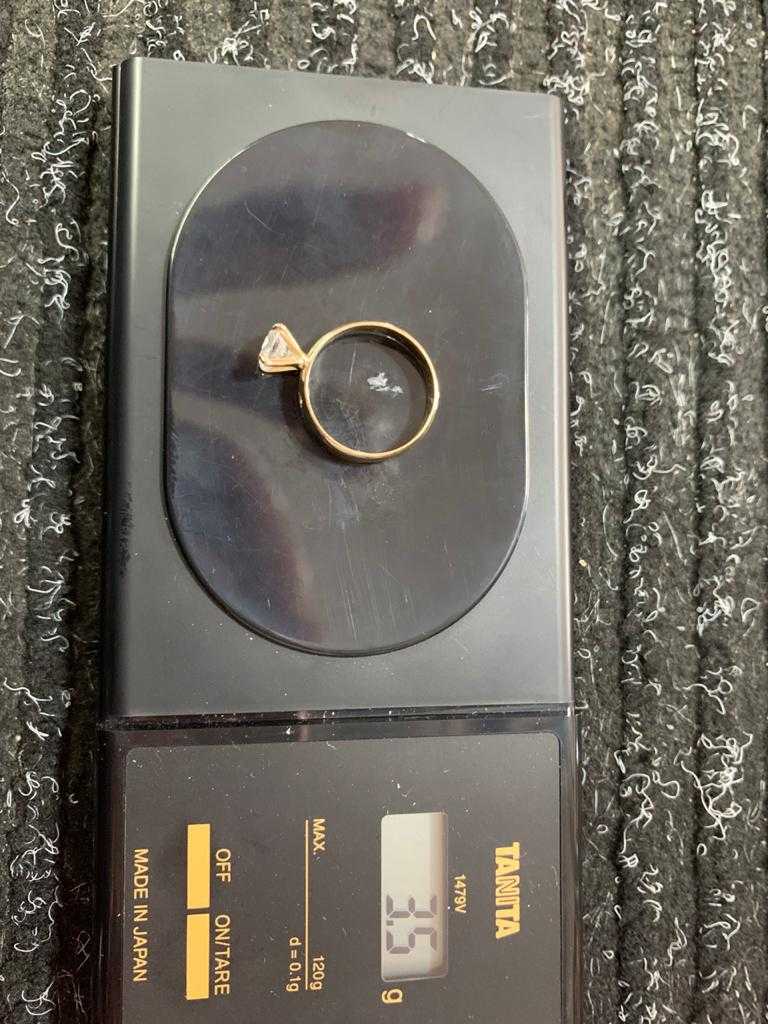 Precio 87 500,00   Anillodecompromis piedra blanca y 2pequenas