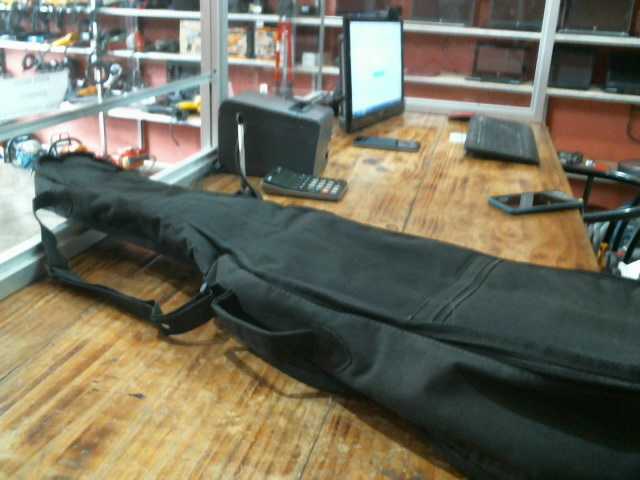 Precio 5 000,00 negro  estuche de guitarra
