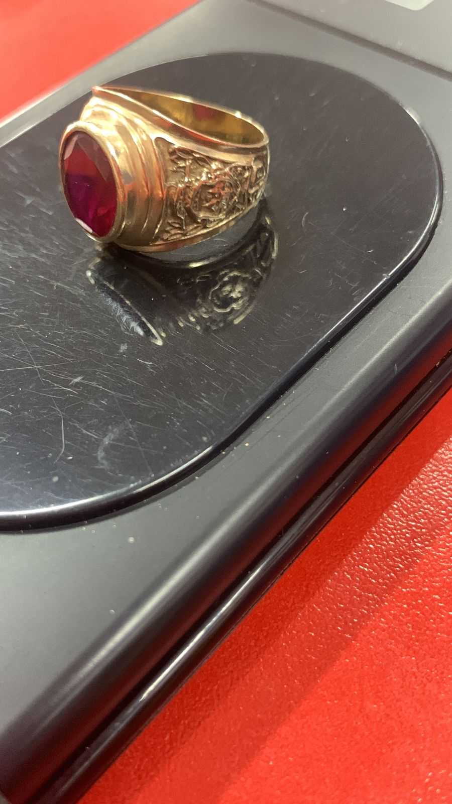 Precio 185 000,00   Anillo de graduacion perla roja talla 9