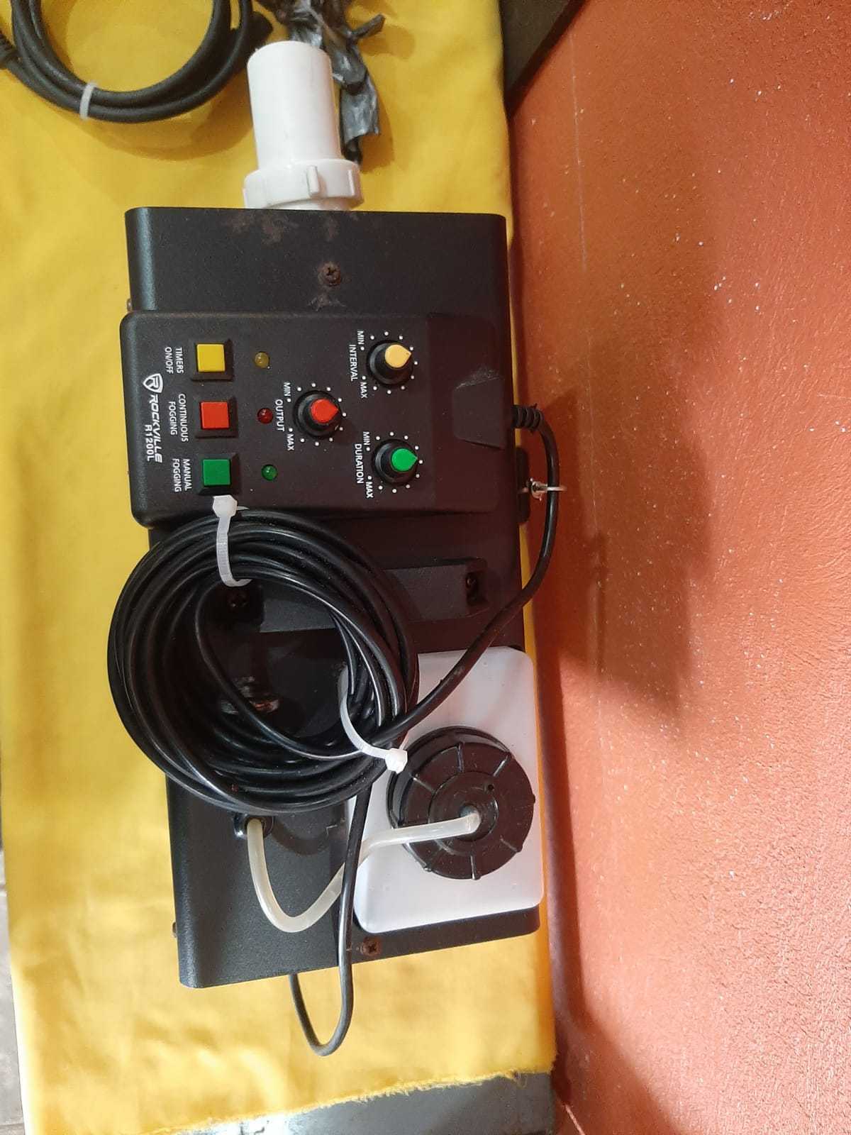 Precio 75 000,00 rockville r1200l  maquina de humo
