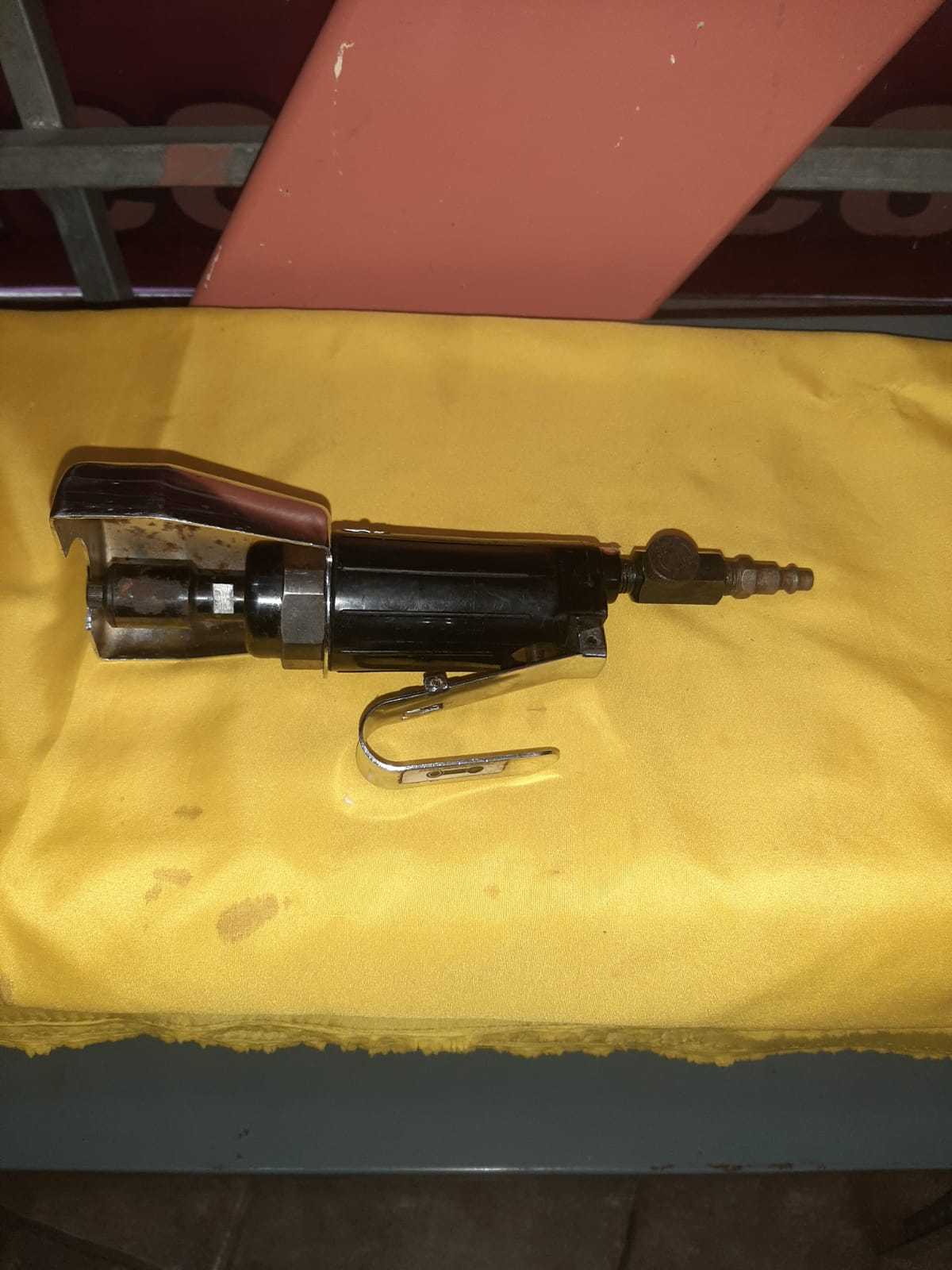 Precio 20 000,00 rir  esmeriladora de mana
