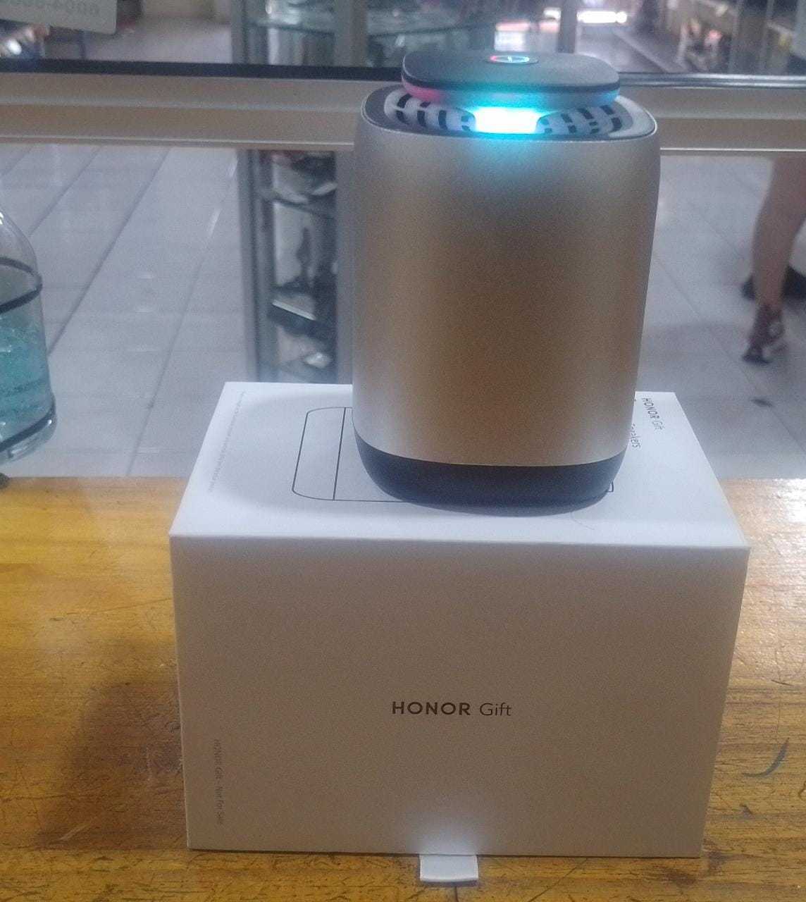 Precio 16 000,00 honor  Parlante bluetooh en caja