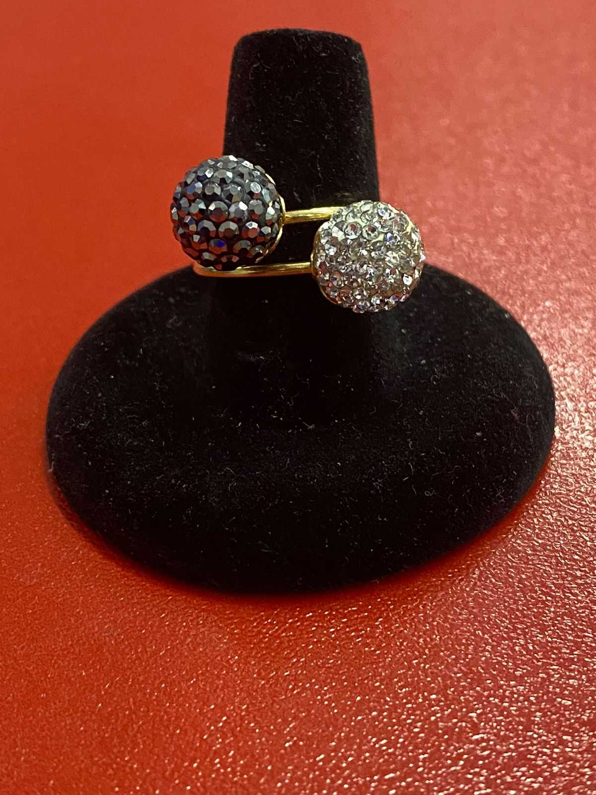 Precio 144 000,00   anillo con doble piedra blanca y negra, talla 7 12