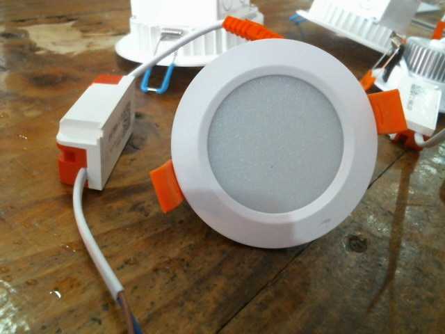 Precio 2 500,00 pequeña  luz led