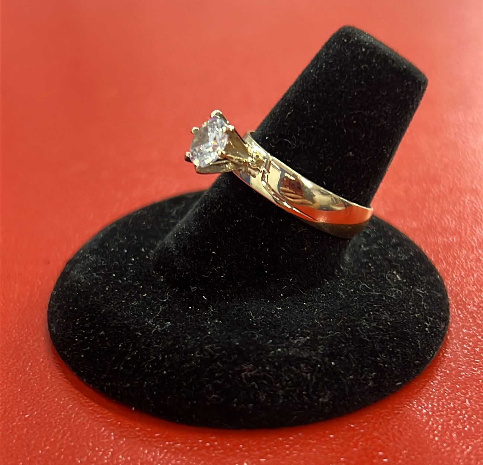 Precio 63 750,00   Anillo con zirconia  talla 7