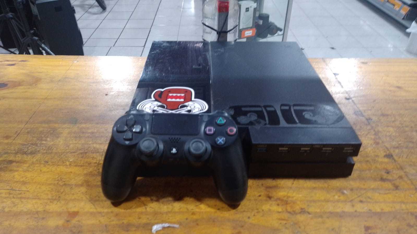 Precio 90 000,00 sony ps4 fat Consola con sus cables 500 gb con 1 control