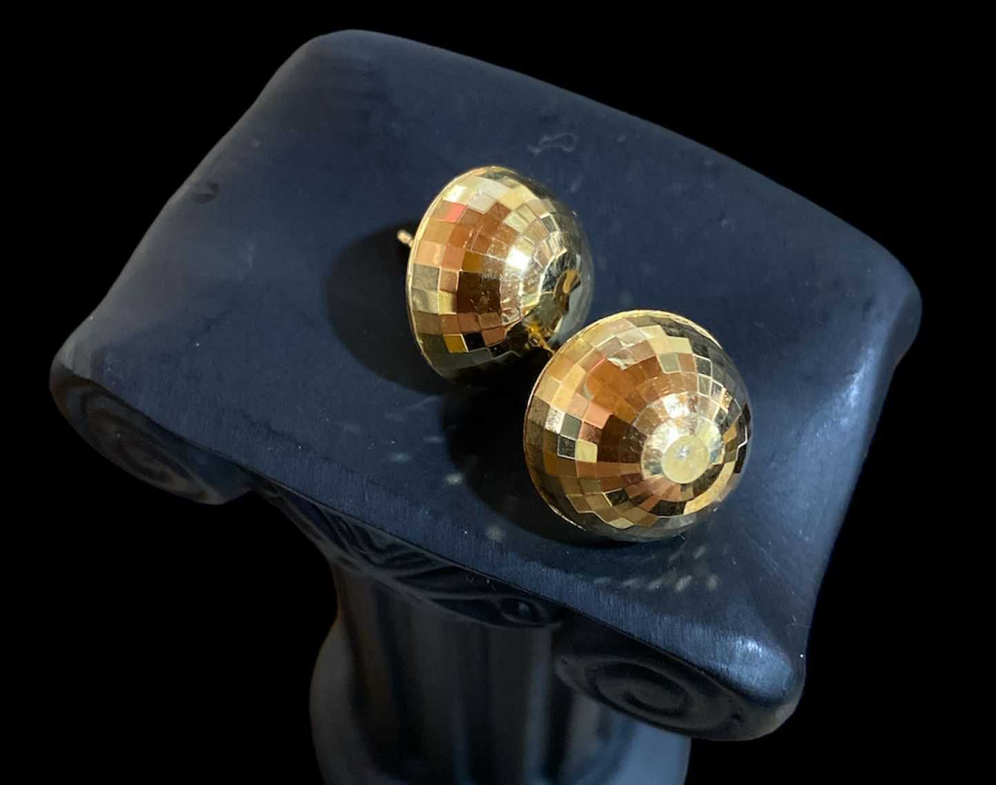 Precio 203 000,00   Aretes en esfera 4.5g 18k