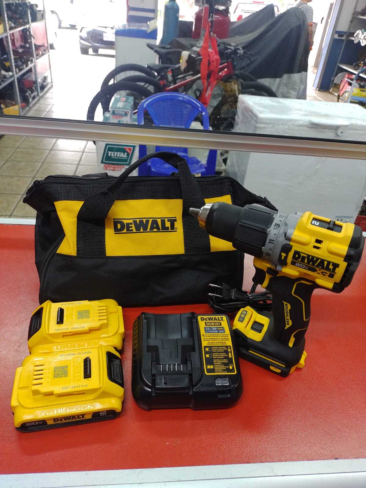 Precio 170 000,00 dewalt dcd80502 taladro con 2 baterias y cargador nuevo
