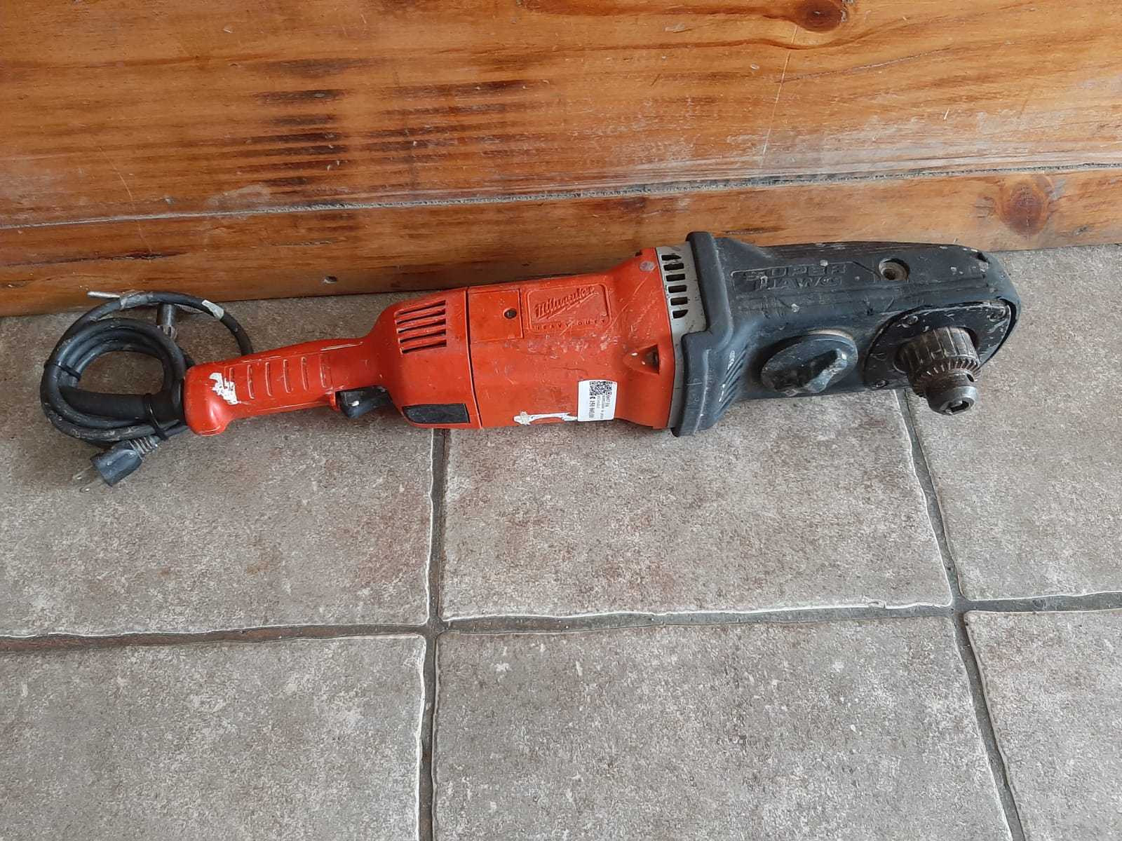 Precio 110 000,00 milwaukee  atornillador de pernos