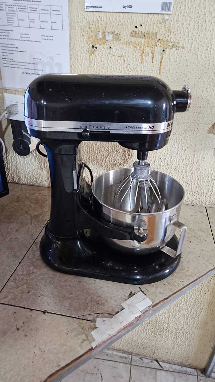 Precio 250 000,00 kitchen aid  Batidora 6 quartos 10 velocidades con dos aspas negra