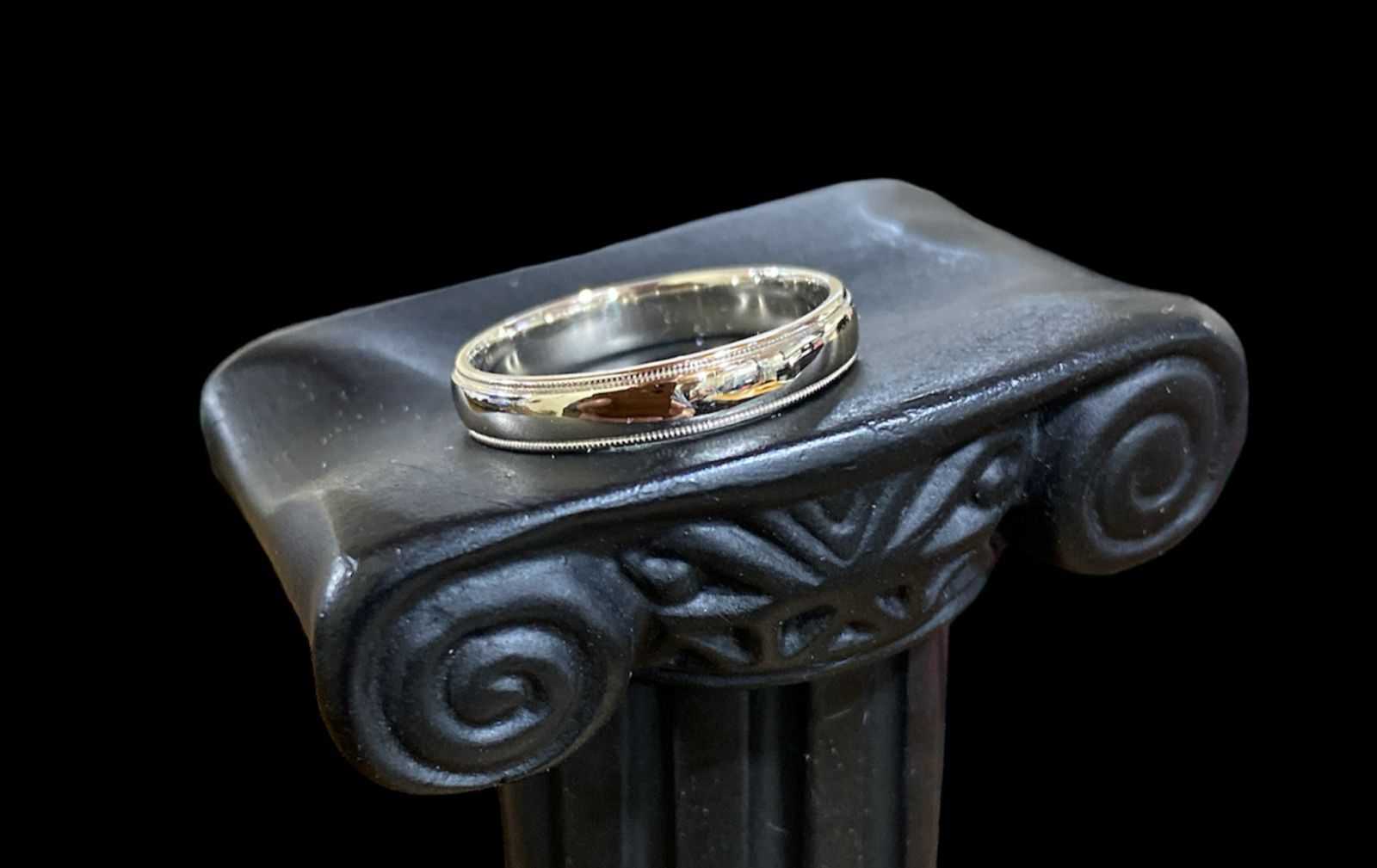 Precio 99 500,00   Anillo oro blanco talla 10 3.95g 10k