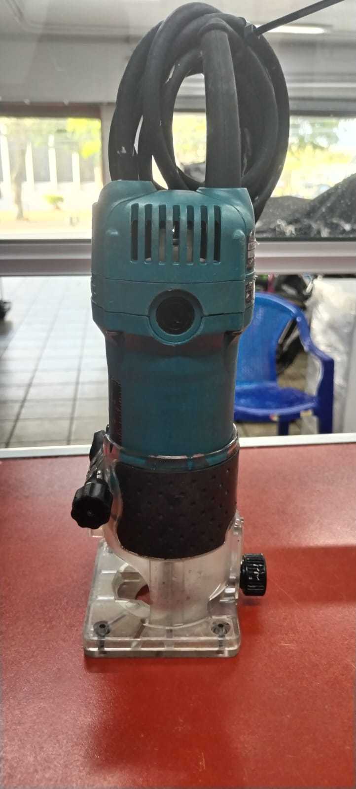 Precio 85 000,00 makita 3709 router makita  530w