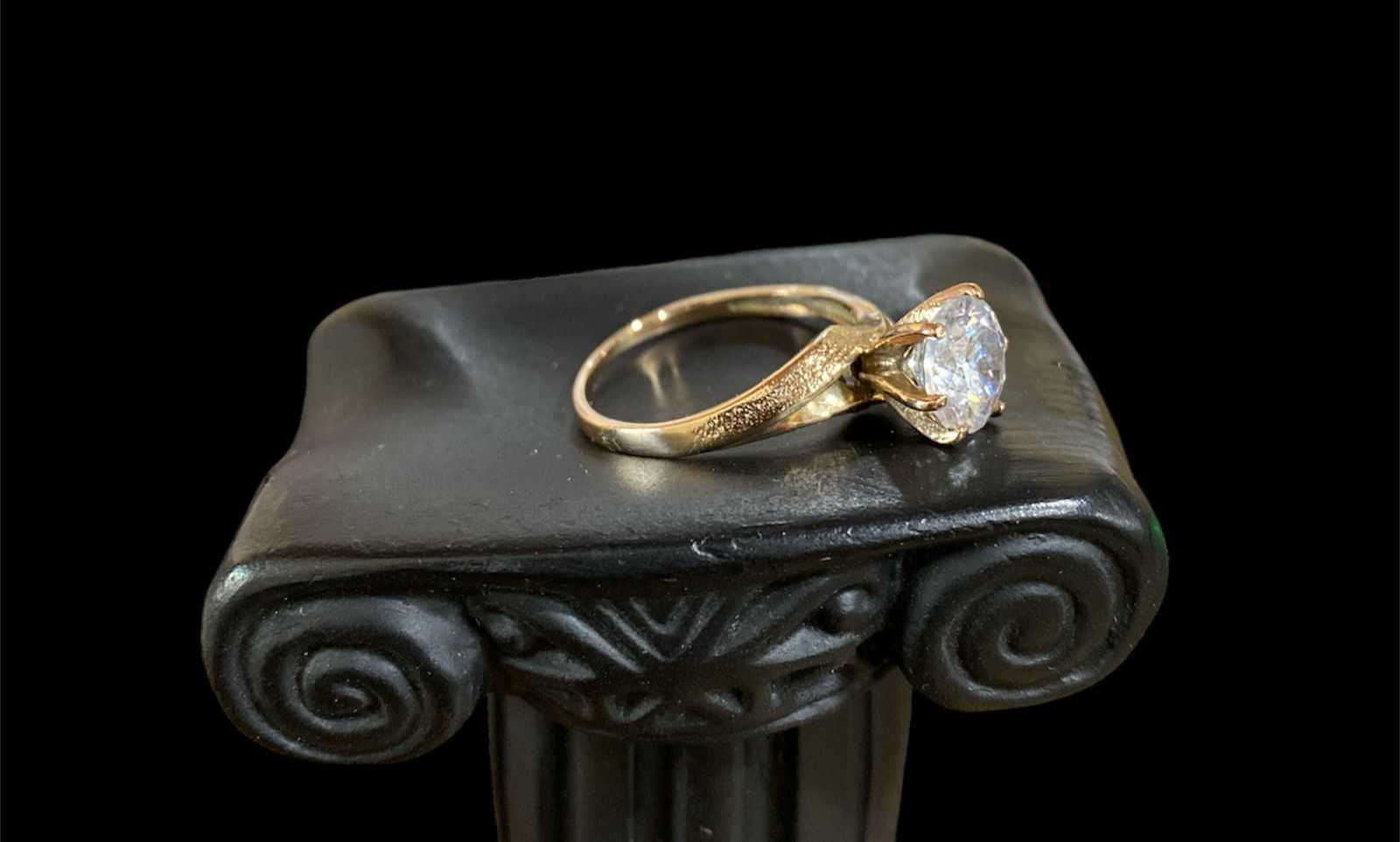 Precio 61 500,00   Anillo compromiso talla 8 3.23g 10k