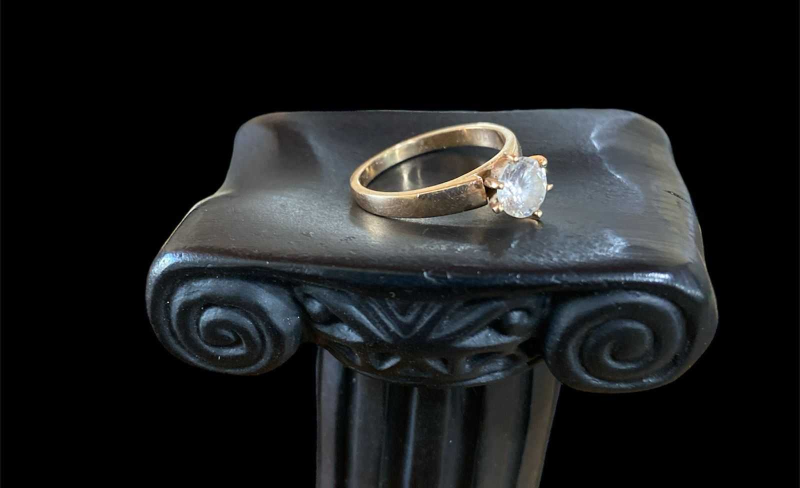 Precio 58 250,00   Anillo compromiso talla 6 2.65g 10k
