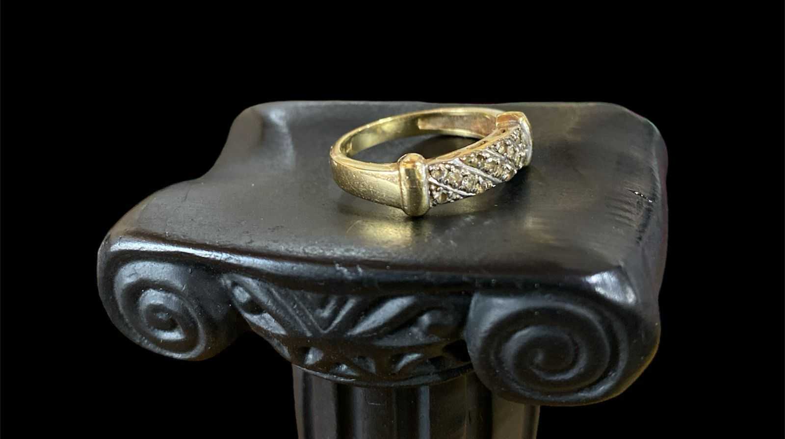 Precio 80 000,00   Anillo rectangular zirconia talla 6 3.2g 10k