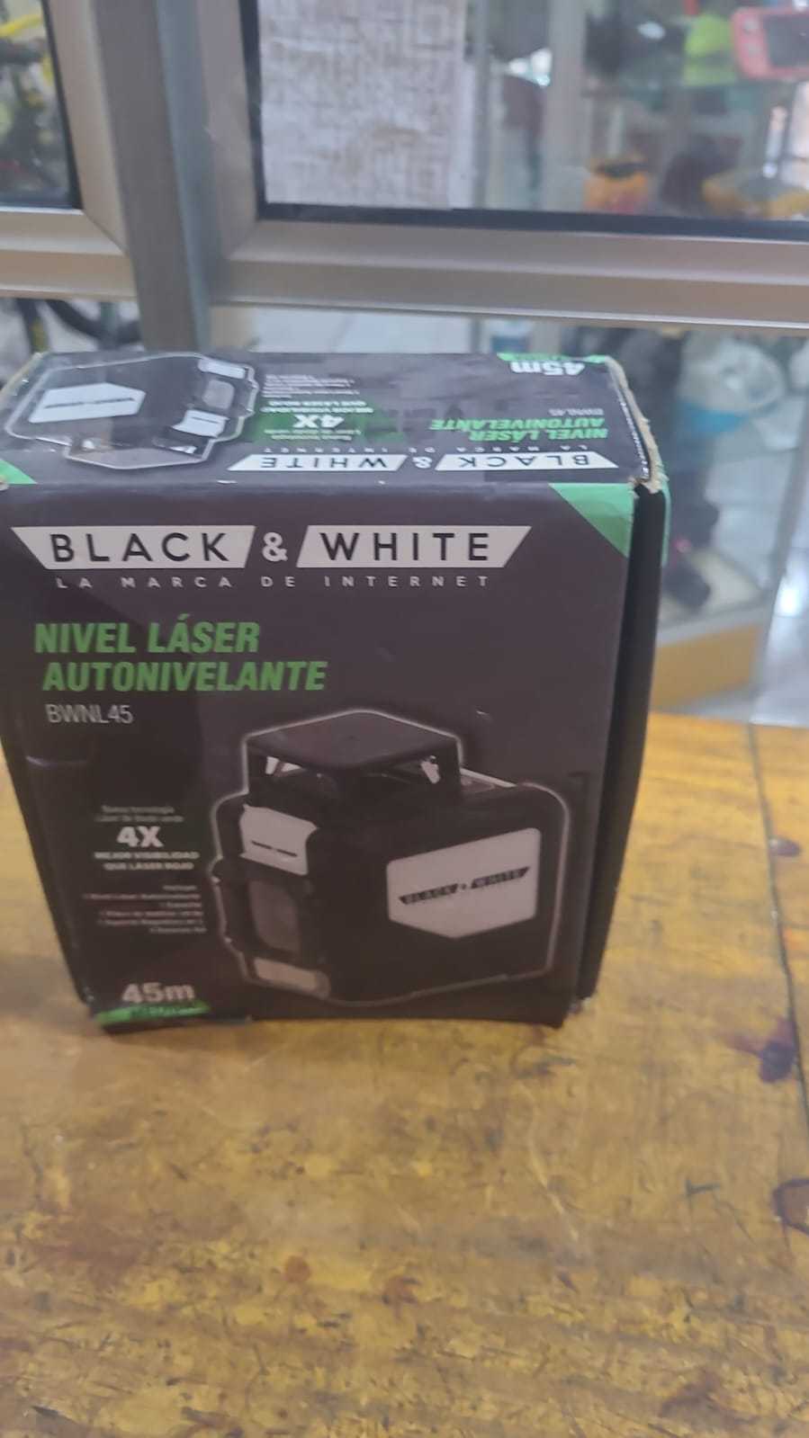 Precio 45 000,00 black white  Nivel laser