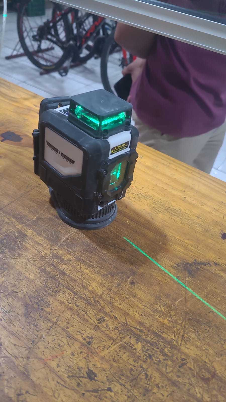 Precio 45 000,00 black white  Nivel laser