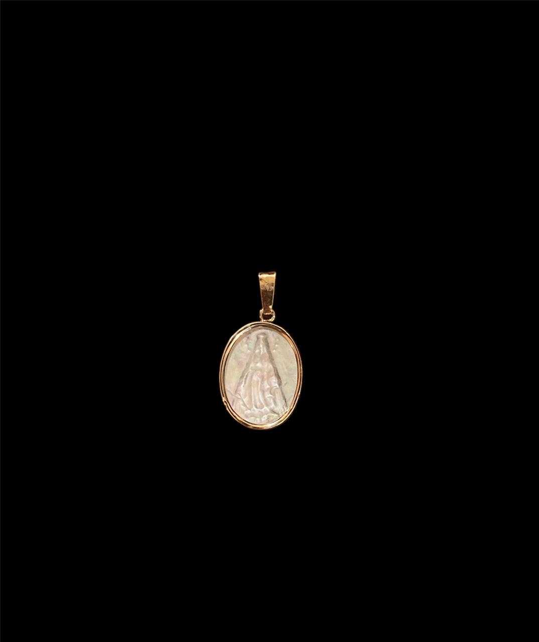 Precio 61 000,00   Dije de la virgen piedra nacar