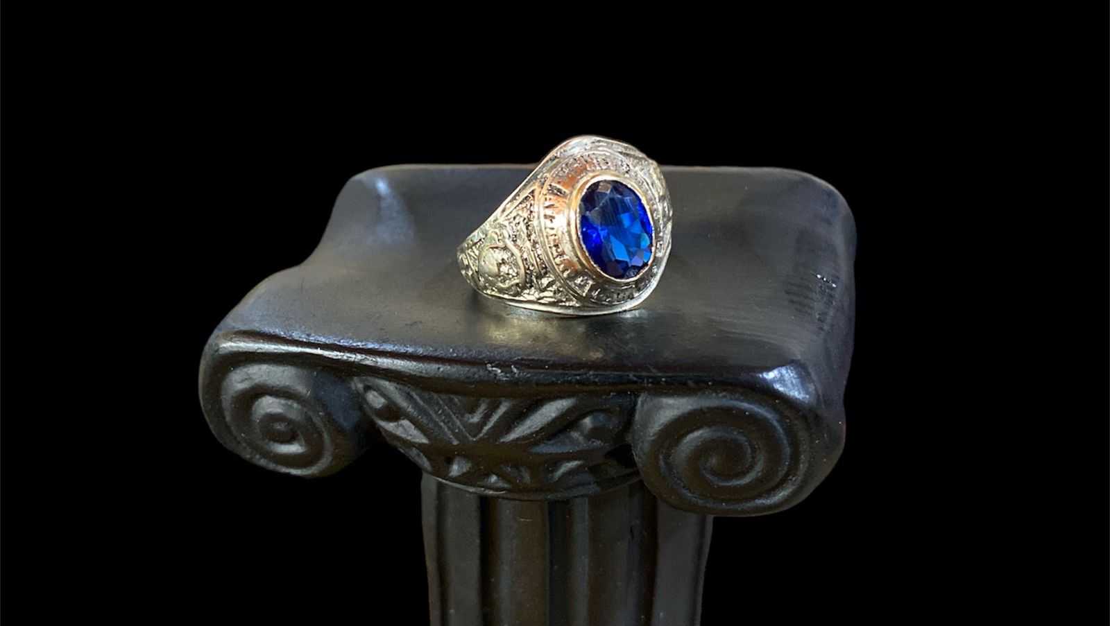 Precio 132 500,00   Anillo azul talla 8 4.9g 10k