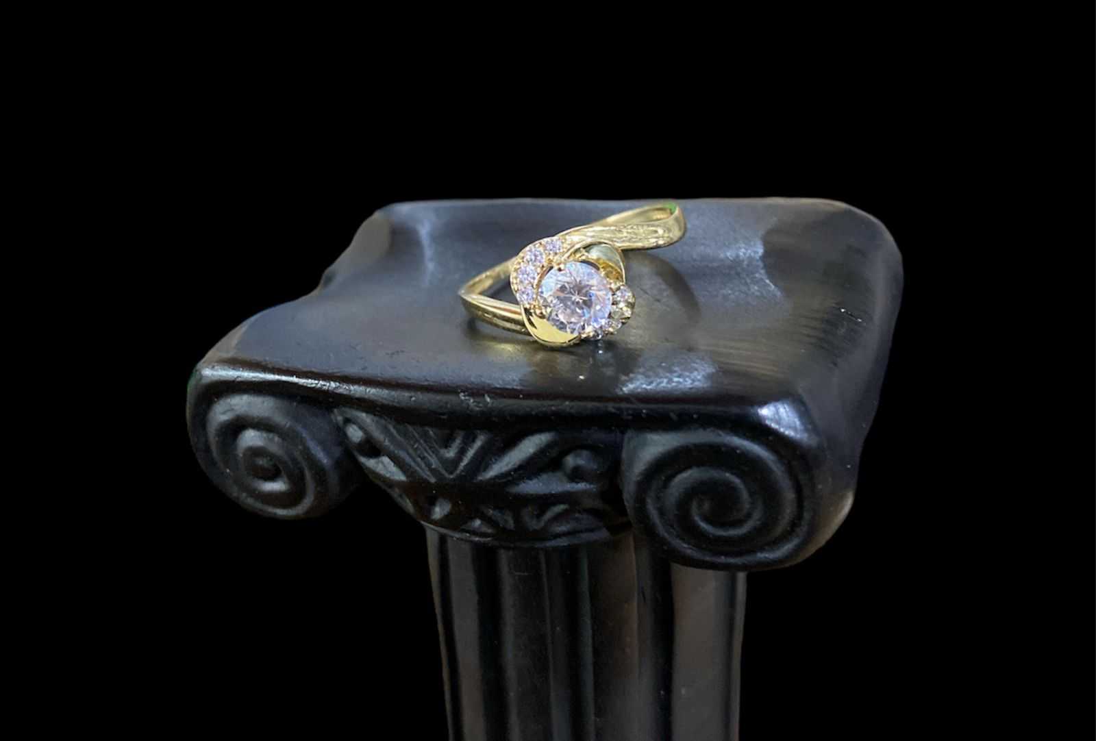 Precio 45 000,00   Anillo flor compromiso talla 9 1.8g 10k