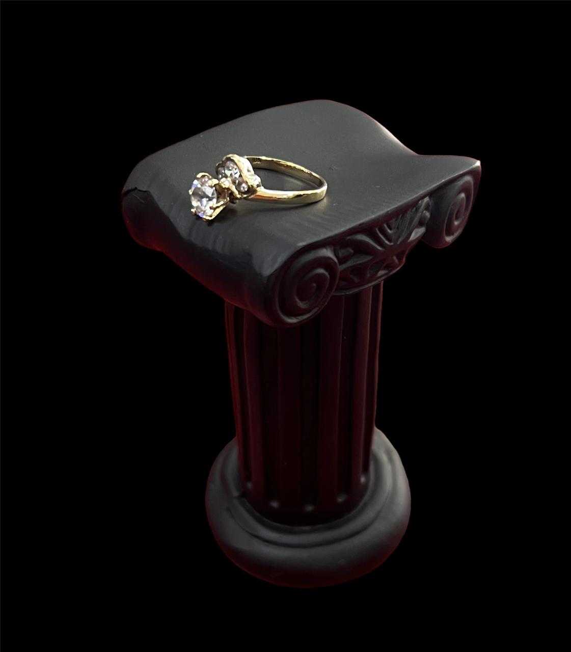 Precio 63 000,00   Anillo de compromiso con zirconitas blancas talla 5