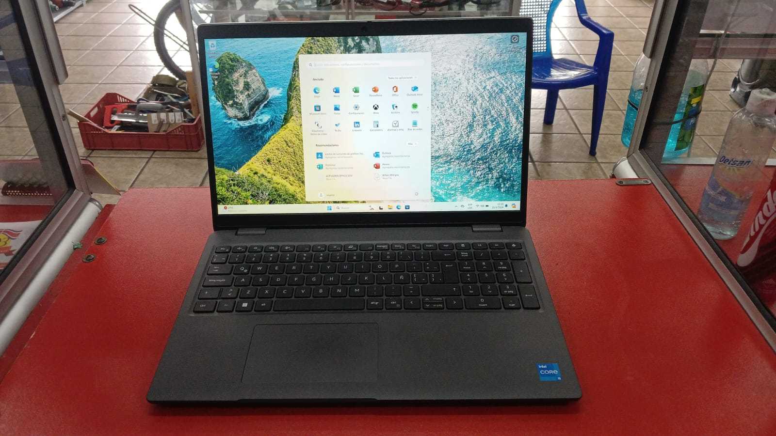 Precio 250 000,00 dell latitude 3540 laptop con cargador  i5 13th 256gb  SSDD 8 gbram