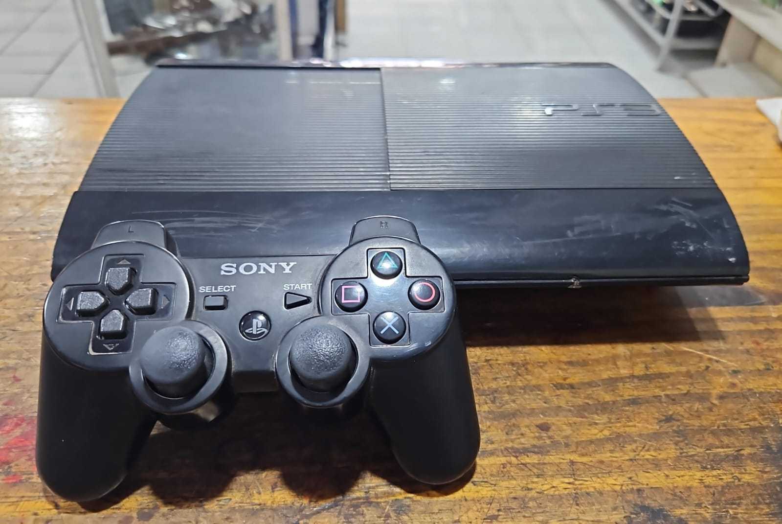 Precio 65 000,00 sony ps3 Consola con sus cables  1 control 232gb