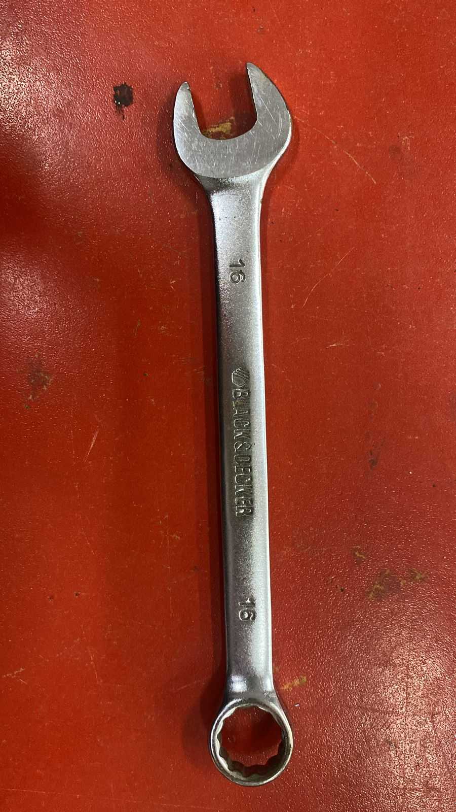 Precio 1 400,00 Black & Decker  LLave crofija numero 16