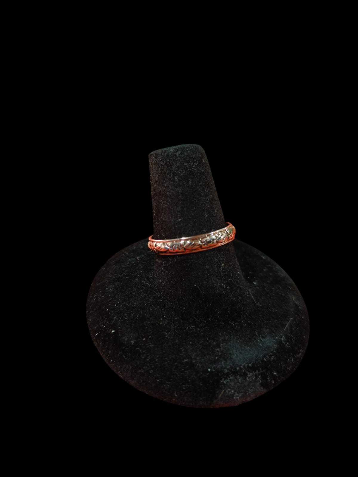 Precio 48 000,00   ANILLO labrado 10k  talla 7 1.95 g