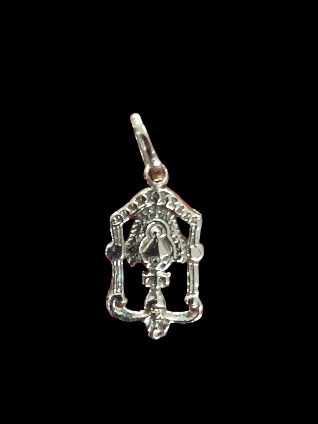 Precio 23 500,00   dije virgen de los angeles