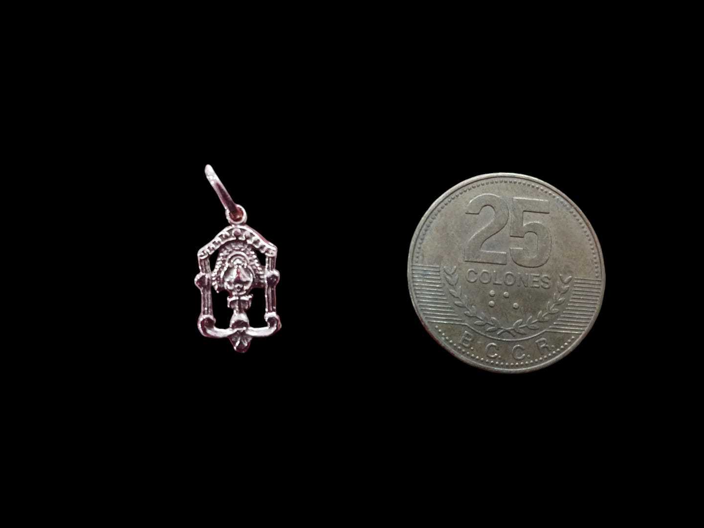 Precio 23 500,00   dije virgen de los angeles