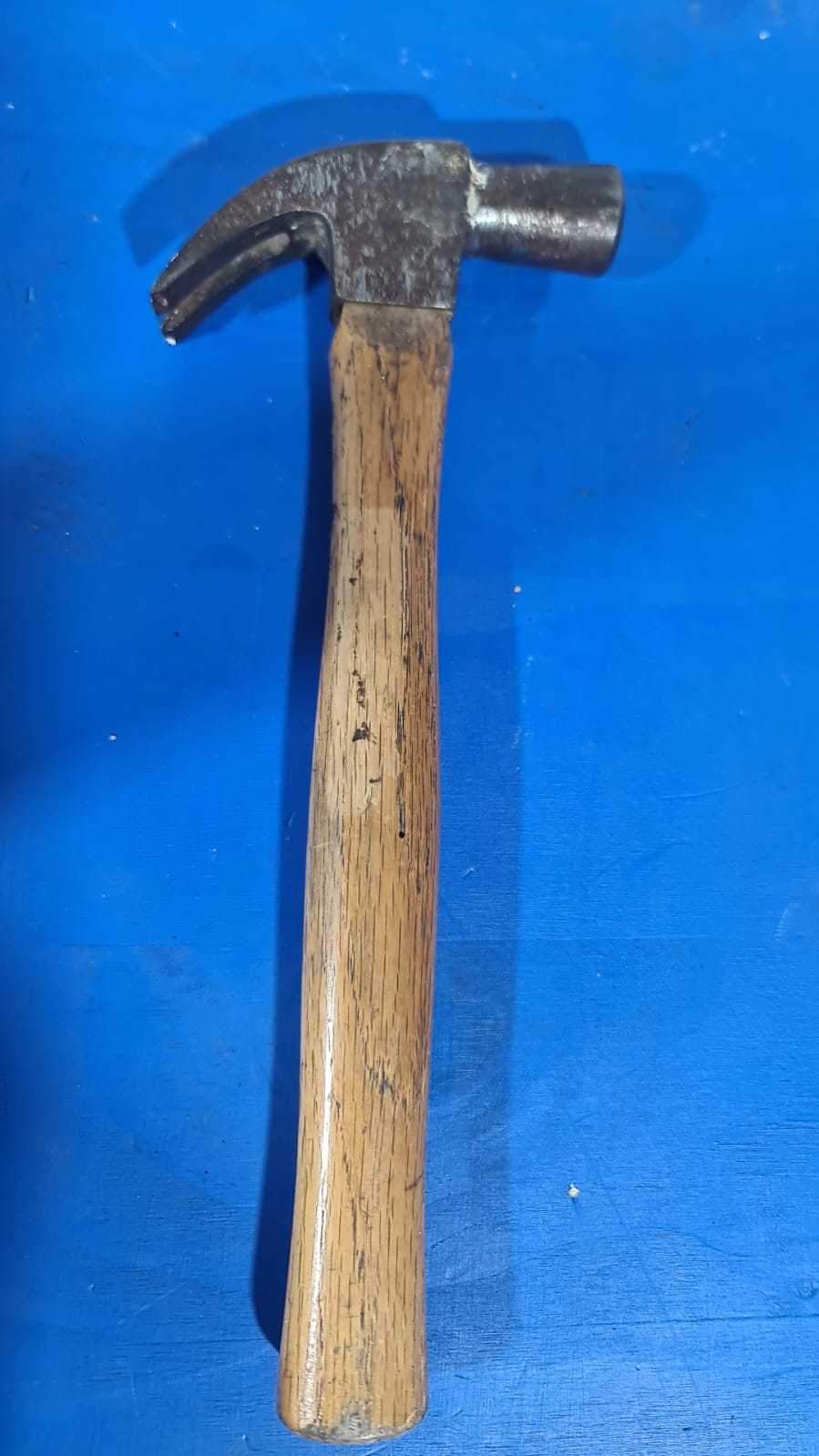 Precio 2 500,00 GENERICO  MARTILLO  CARPINTERO