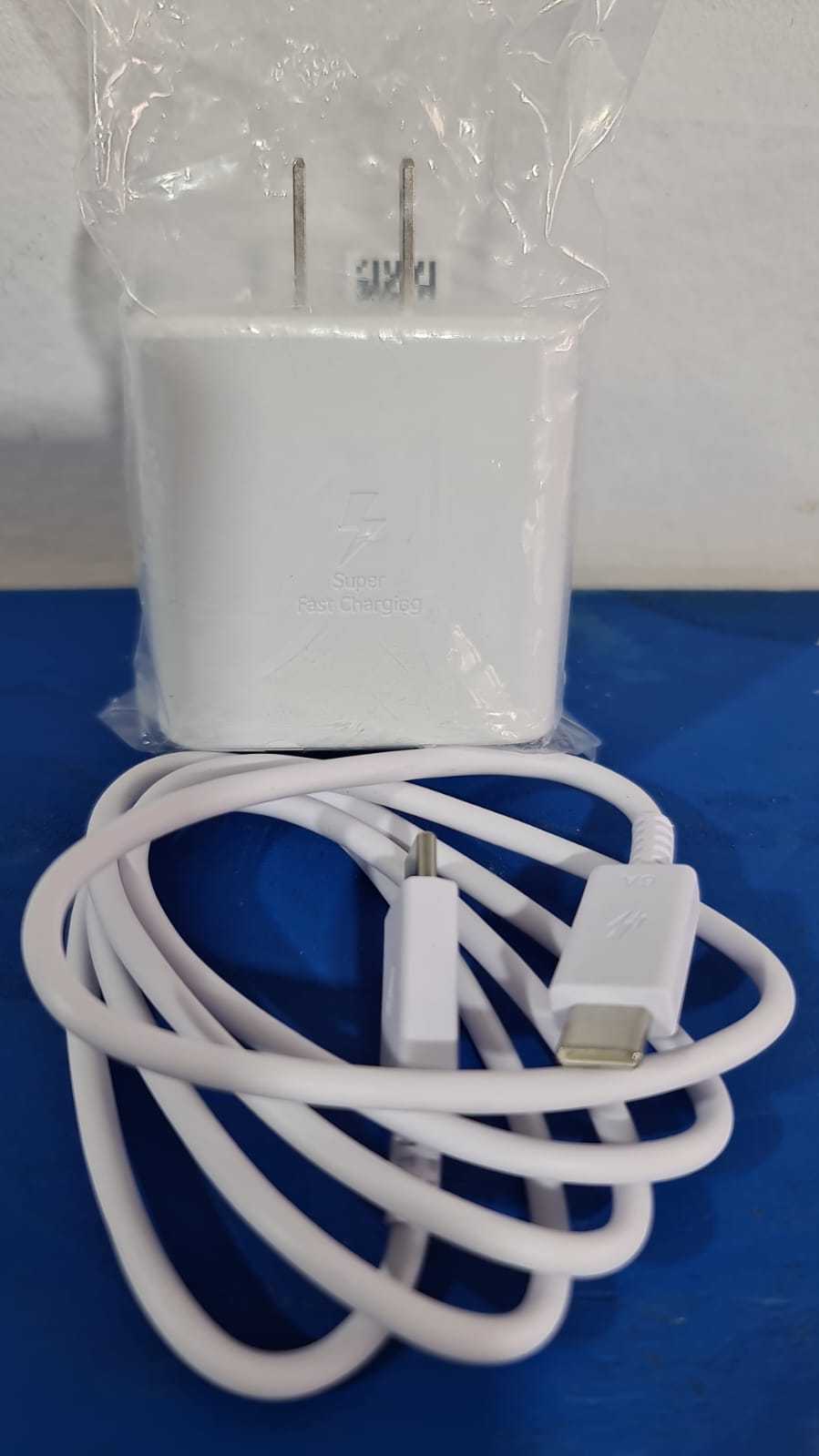 Precio 8 000,00 GENERICO  CARGADOR SUPER CARGA 65W  CON CABLE DATOS USB A TIPO C