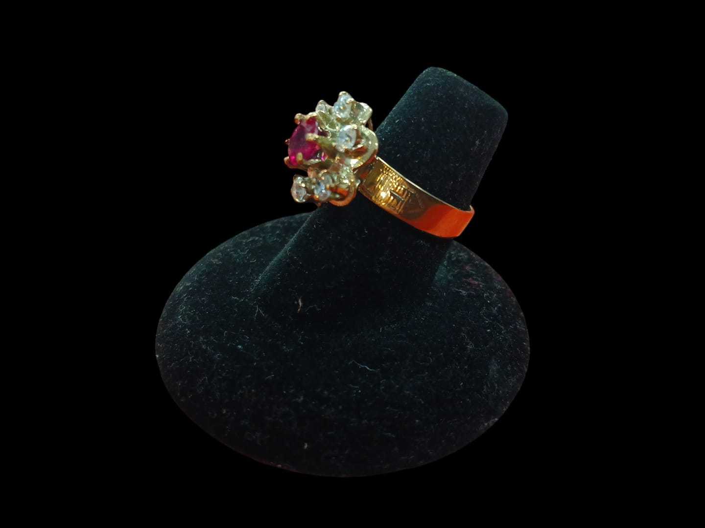 Precio 105 000,00   Anillo forma de flor
