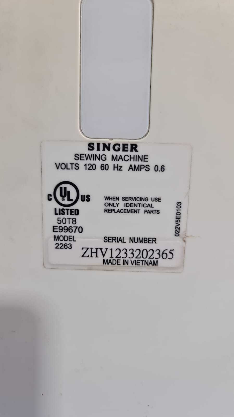 Precio 85 000,00 SINGER SIMPLE 2263 MAQUINA DE COCER  DE PEDAL. para coser en telas gruesas como mezclilla y algodón; decorativas y flexibles para trabajar en tejidos elásticos.