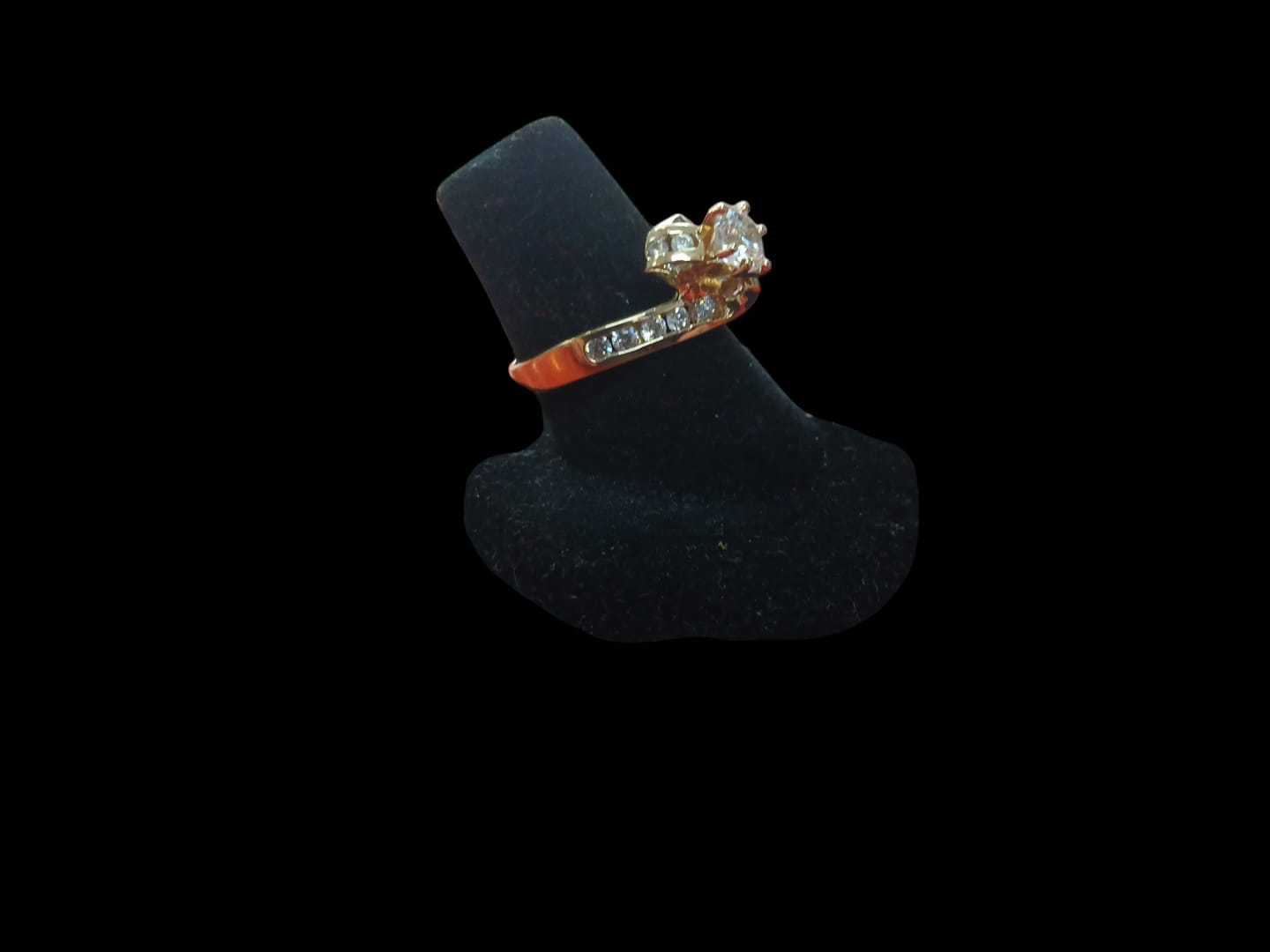 Precio 75 000,00   anillo con zirconia grande talla 6 12