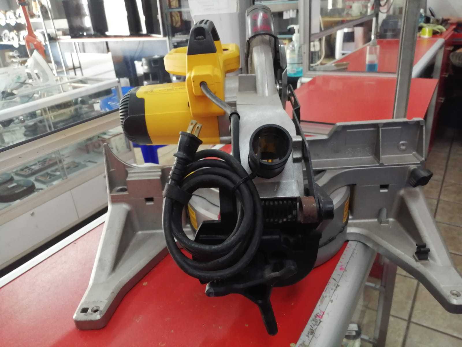 Precio 180 000,00 Dewalt DWS713 Sierra ingleteadora Dewalt 10 DWS713
