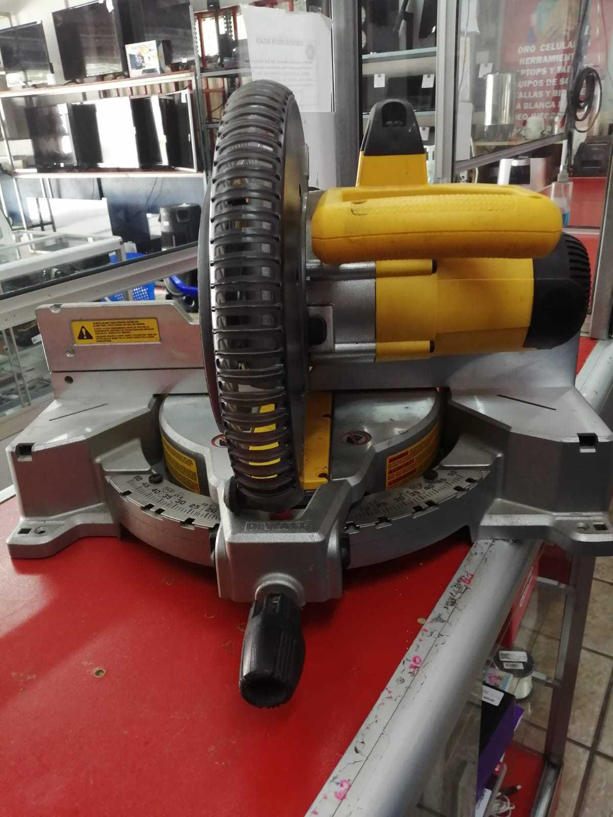 Precio 180 000,00 Dewalt DWS713 Sierra ingleteadora Dewalt 10 DWS713
