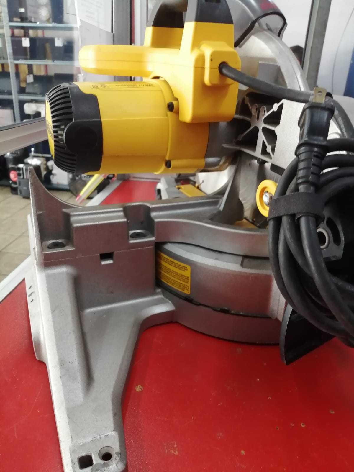 Precio 180 000,00 Dewalt DWS713 Sierra ingleteadora Dewalt 10 DWS713