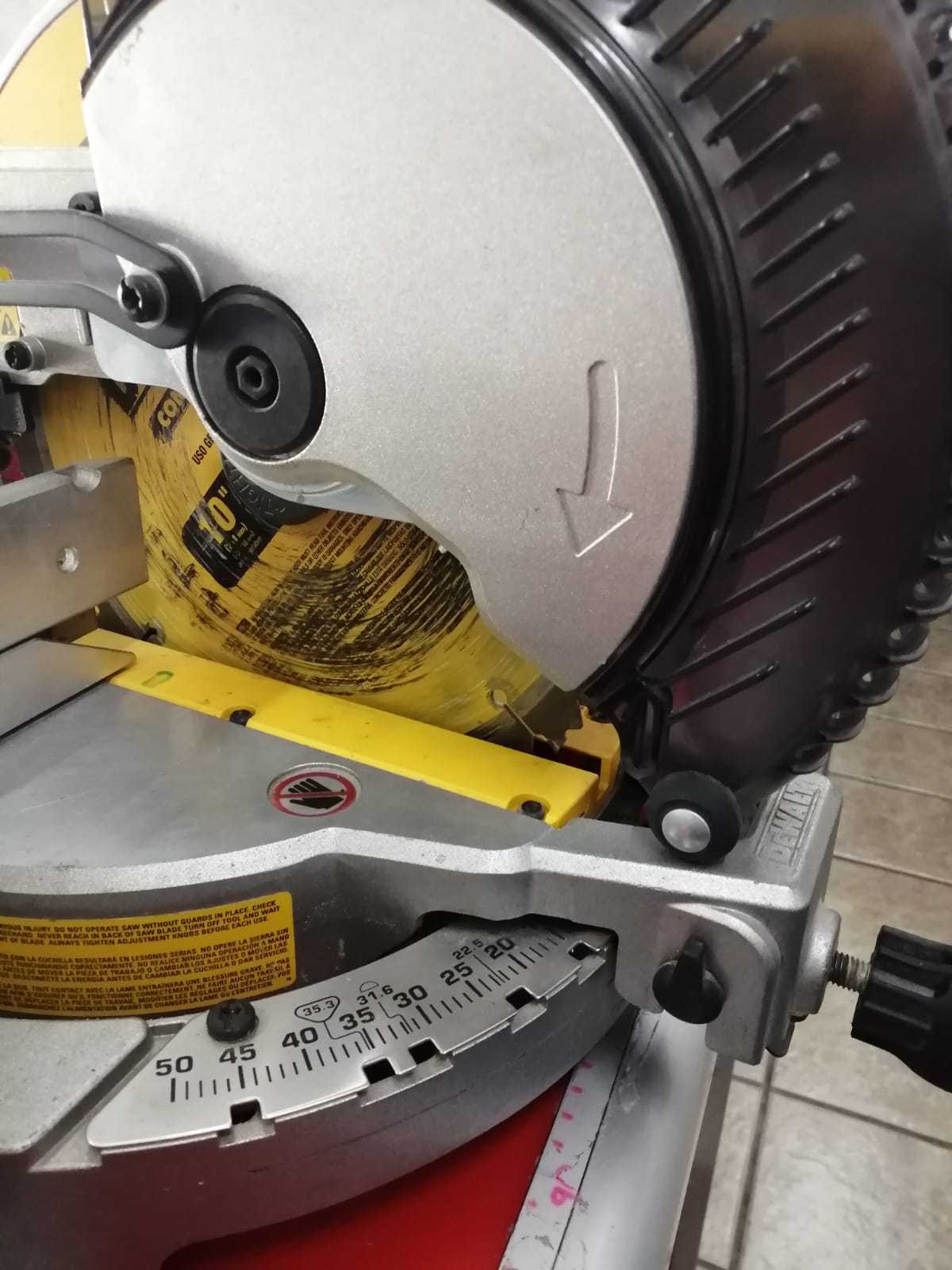 Precio 180 000,00 Dewalt DWS713 Sierra ingleteadora Dewalt 10 DWS713