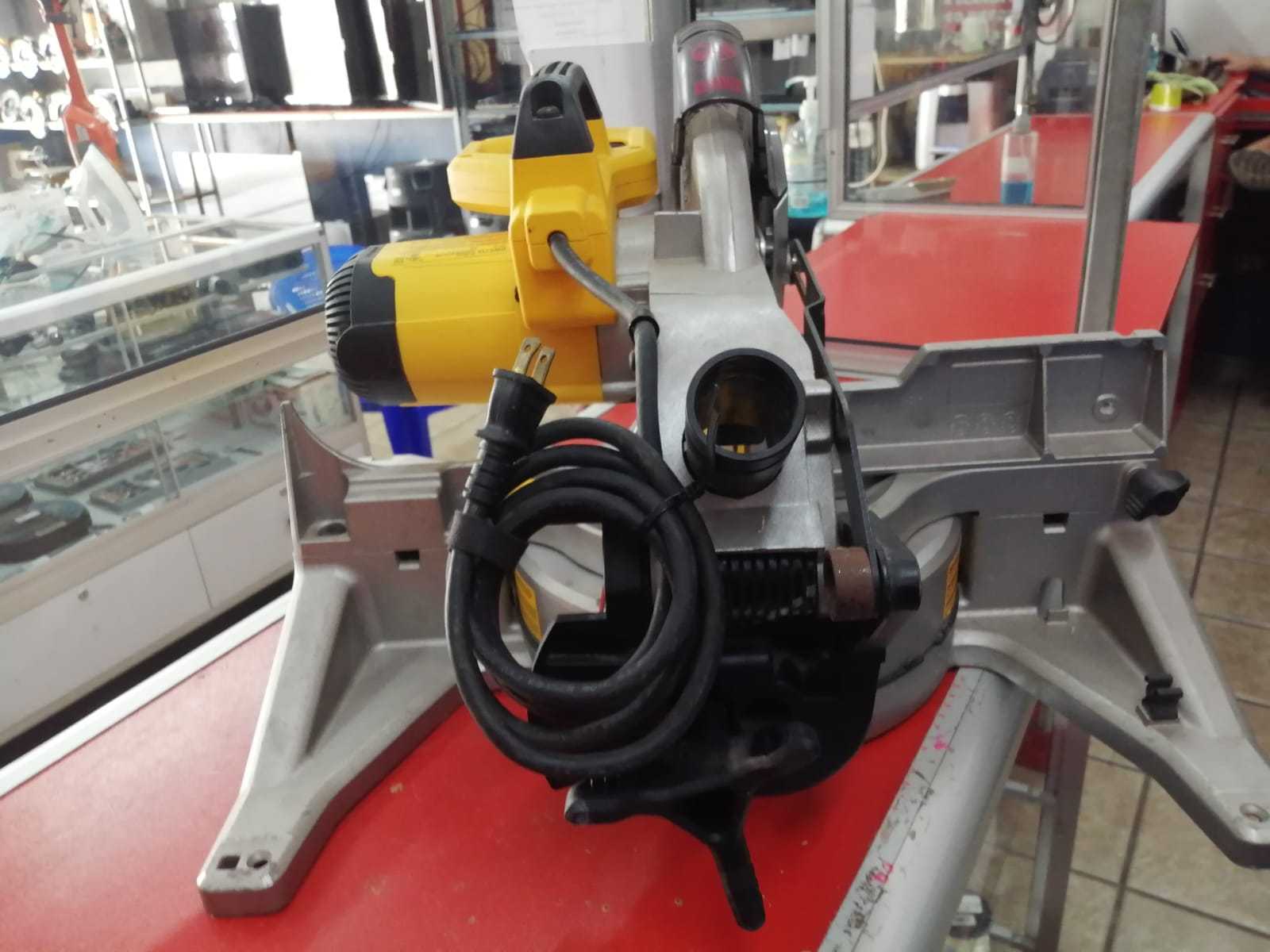 Precio 180 000,00 Dewalt DWS713 Sierra ingleteadora Dewalt 10 DWS713