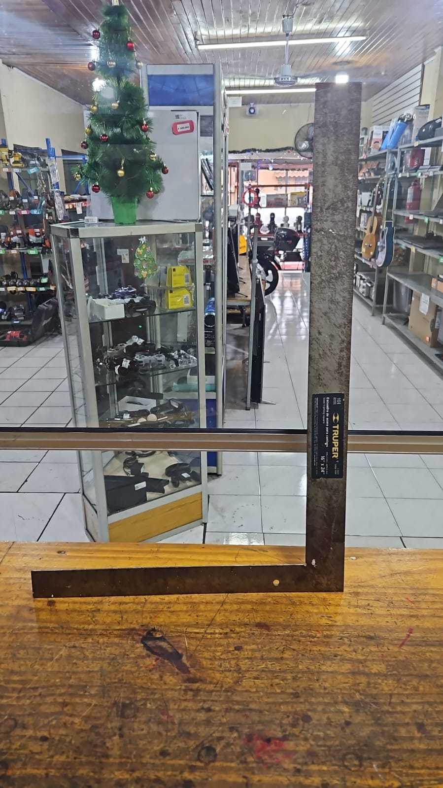 Precio 4 500,00 truper  Escuadra grande