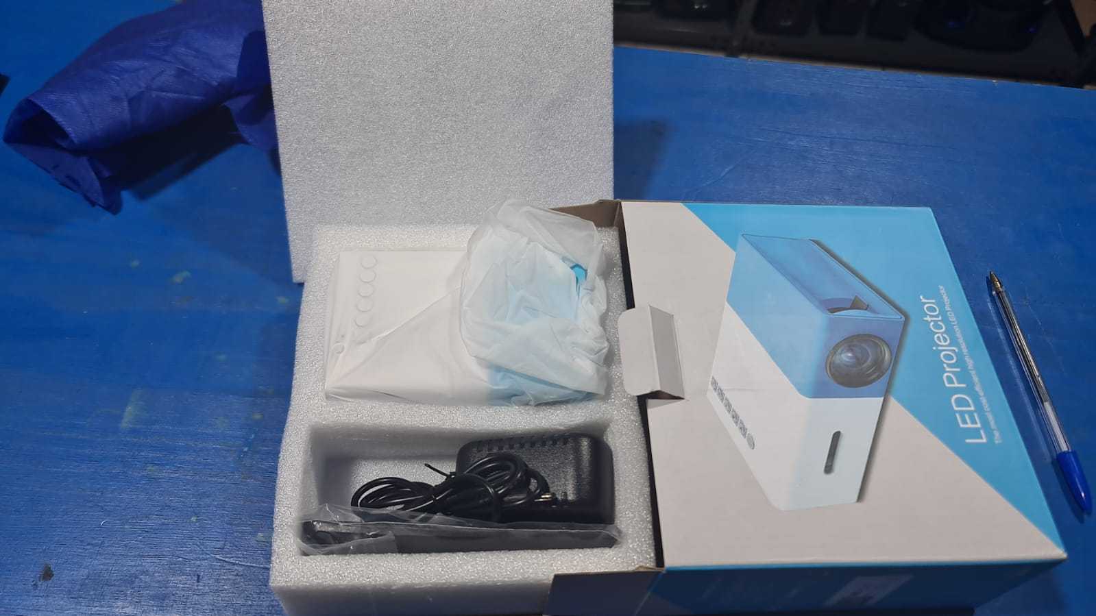 Precio 20 000,00 GENERICO  MINI PROYECTOR LED HDMI USB
