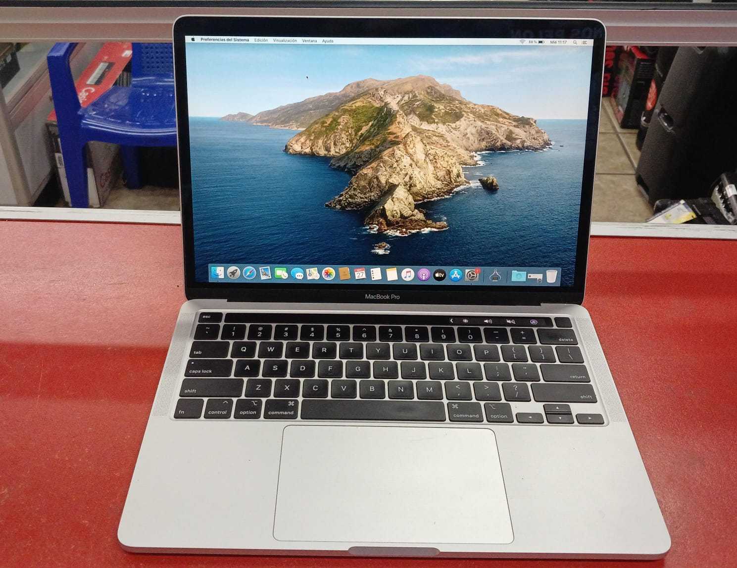 Precio 330 000,00 apple a2251 macbook  pro 2020 core i7  32gb ram  512 gb ssdd con cargador  ciclos de carga 98